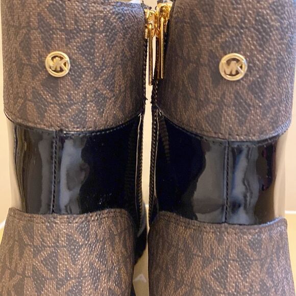 NIB Michael Kors Alistair Lace-Up Lug Sole Combat Booties 💕 - Size 9.5 - Picture 10 of 14